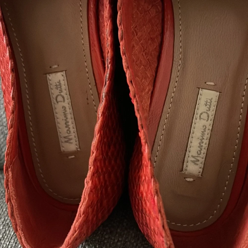 Pre-used excellent condition Massimo Dutti flat - Picture 4 of 5